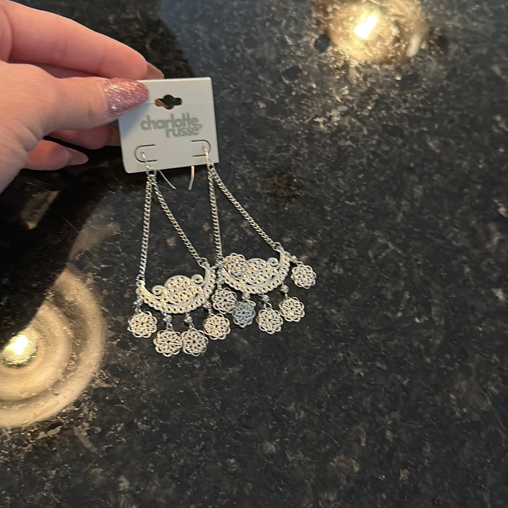 Charlotte Russe Silver Dangle Earrings Nwt 8$